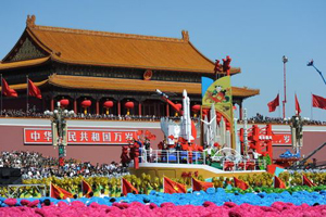 60周年國(guó)慶閱兵彩車三缸，四缸同步系統(tǒng)(視頻)